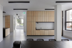 Mjölk architekti proměnili chátrající menzu v Ústí nad Labem na Dům umění