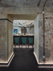 Restaurace Marie B, Olgoj Chorchoj: Klenby a zdi jsou pouze zalakovány, tak aby působily jako před rekonstrukcí