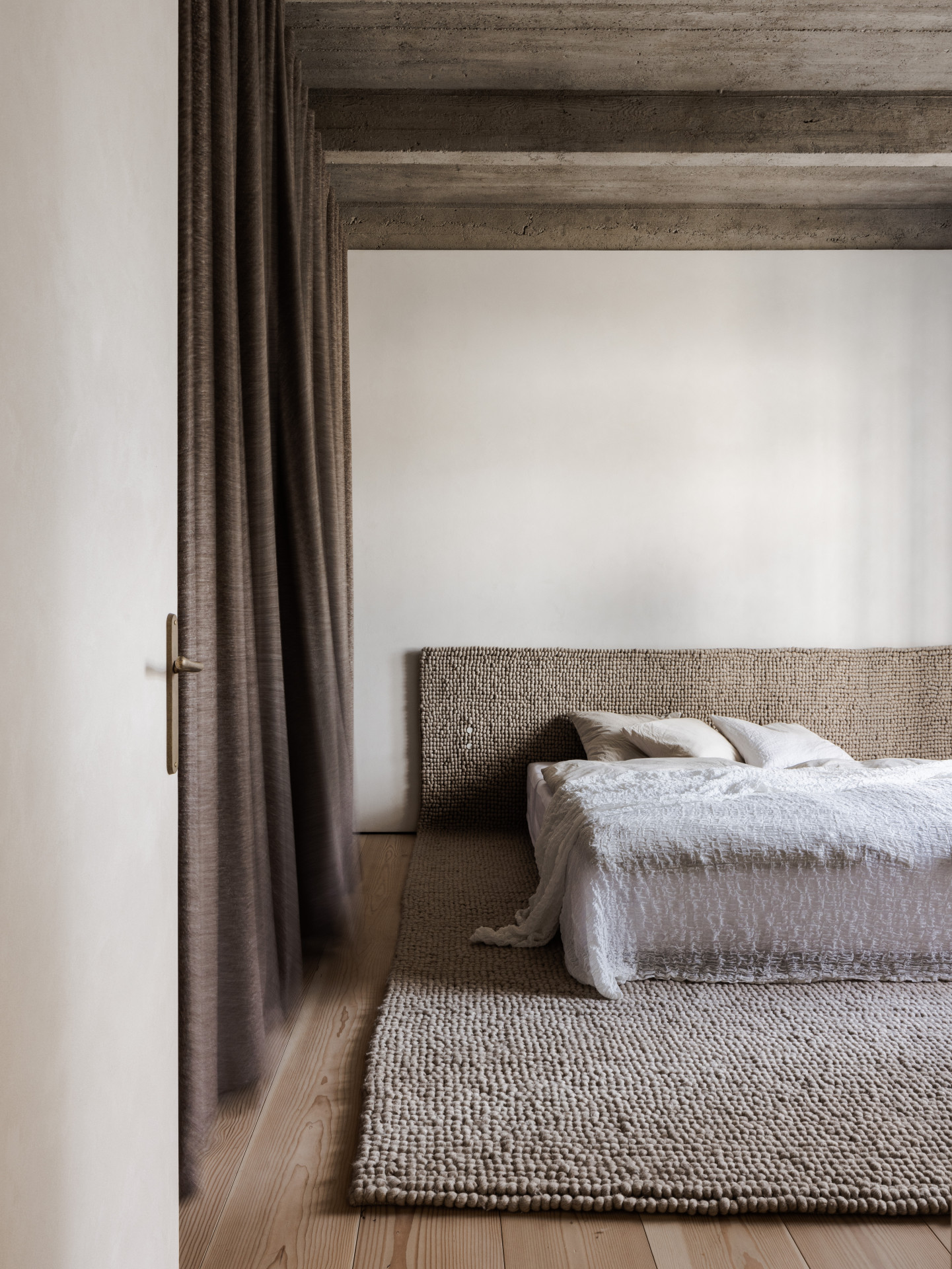 Byt v Bratislavě na Starém Mestě - rekonstrukce podle návrhu Martina Skočka