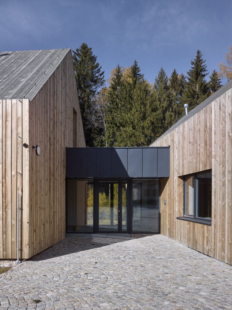 Lesovna poblíž Pacova od studia 20-20-ARCHITEKTI a VYŠEHRAD ateliéru