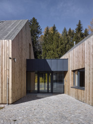 Lesovna poblíž Pacova od studia 20-20-ARCHITEKTI a VYŠEHRAD ateliéru