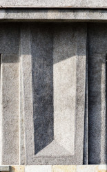 Obecní dům s úřadovnami plynárenského a elektrického podniku v Hradci Králové, 1922‒1923, detail geometrického pole v parteru (foto: Jiří Zikmund, 2021)