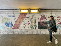 ... včetně podchodů.