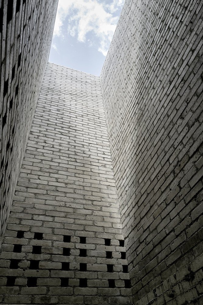 Součástí věže je také pec na pálení cihel (věž v Chamsu, Bolthauser Architekten a další)
