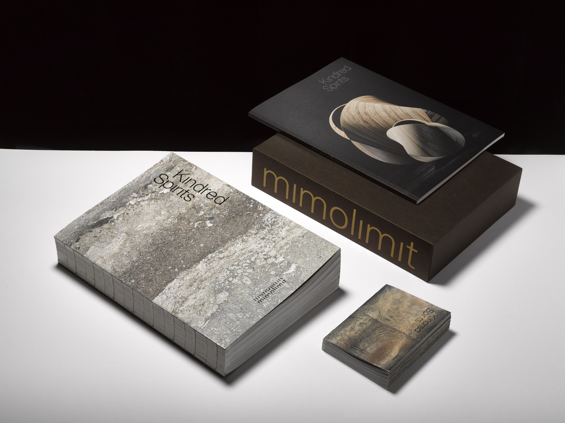 Studio Mimolit uvedlo v prostorách holešovického showroomu Konsepti výstavu Spřízněné duše