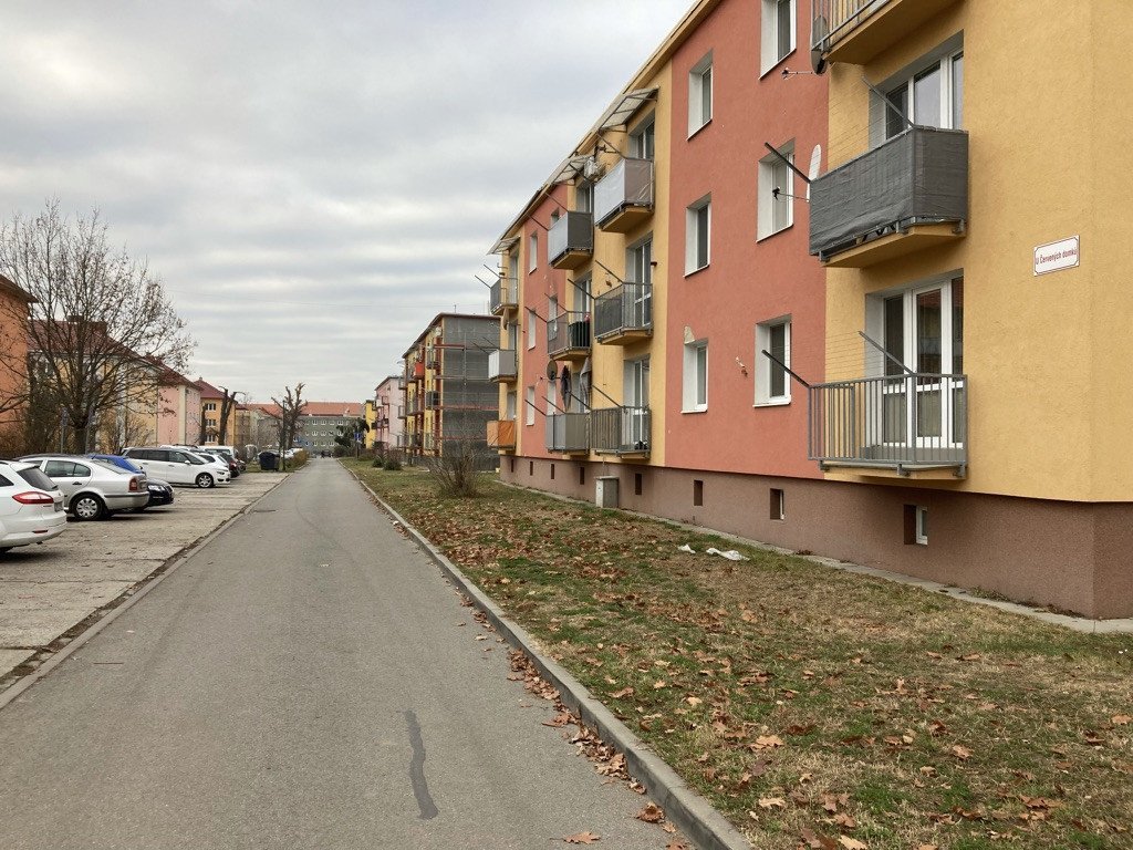 Nadace Proměny Karla Komárka vyhlašuje výzvu k obnově parku před Základní školou U Červených domků v Hodoníně