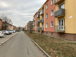 Nadace Proměny Karla Komárka vyhlašuje výzvu k obnově parku před Základní školou U Červených domků v Hodoníně