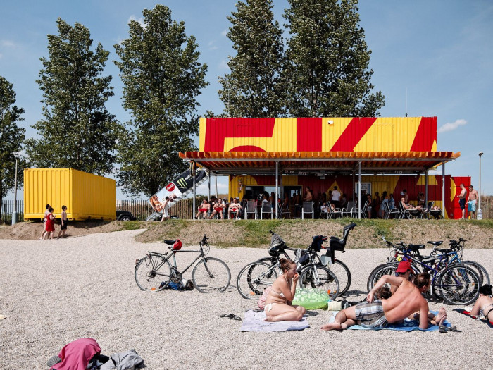 JRKVC, 5KA / Bufet z lodných kontajnerov – foto