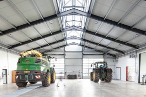 White Shed - zemědělské dílny Opatov, Atelier 111 architekti/ Veronika Indrová, Jiří Weinzettl