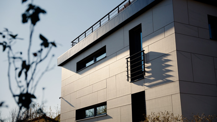 Rodinný dům s keramickou fasádou FRONTEK (Rekonstrukce domu na Vysočině)