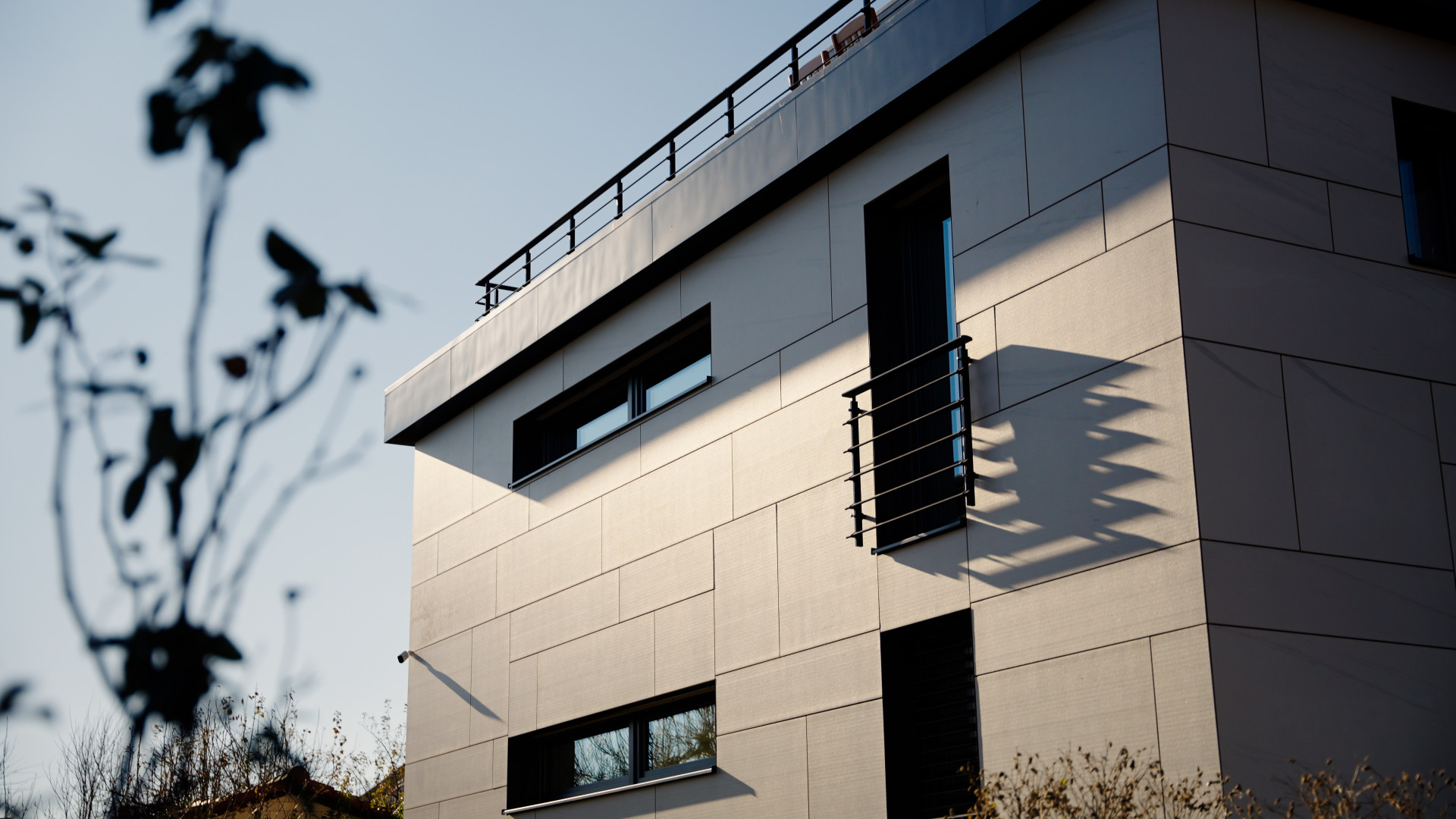 Rodinný dům s keramickou fasádou FRONTEK (Rekonstrukce domu na Vysočině)