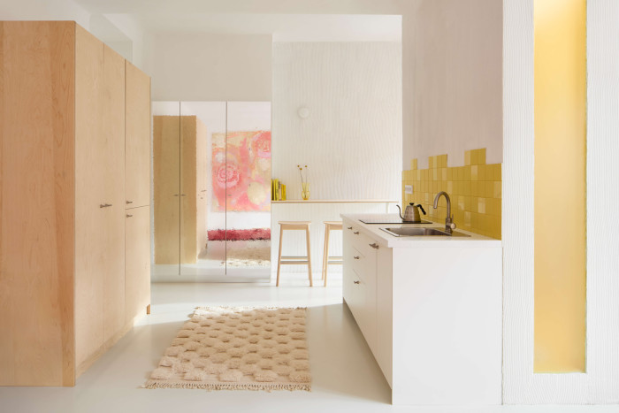 Byt pro malířku v Praze-Holešovicích od Plus One Architects