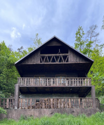 Nespeky - Chata. Autor a rok stavby neznámý (Odhad 60 - 80. léta). Ulice Ledecká