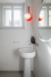 Toaleta v přízemí (Rekonstrukce prvorepublikové vily v Praze, Lenka Míková Architekti)