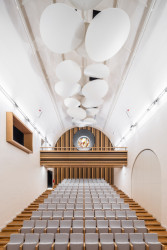 Koncertní síň Otakara Jeremiáše v kostele sv. Anny po rekonstrukci od studia A8000