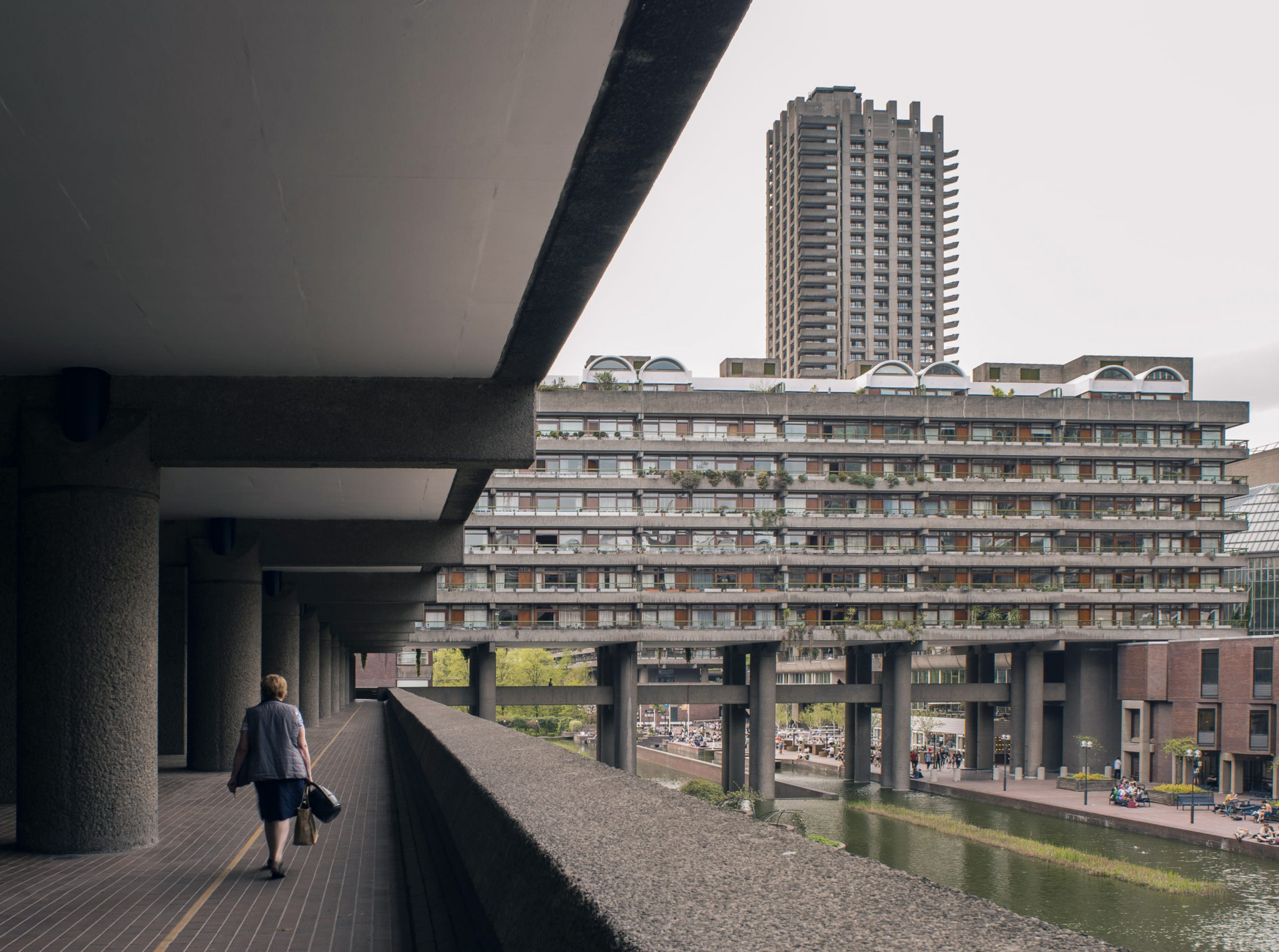 Obytný komplex Barbican Estate od trojice architektů Chemberlain−Powell−Bond z let 1969−1982