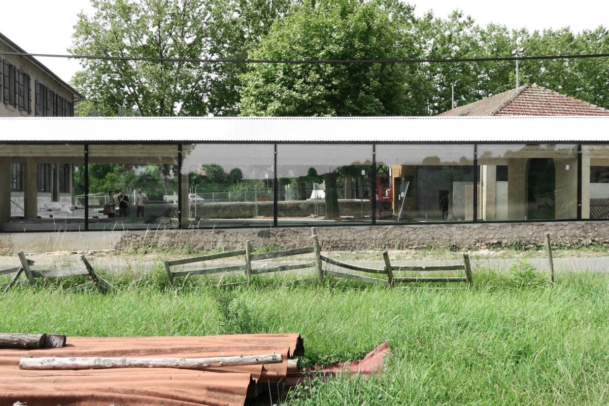 Přístavba školní jídelny v Montbrun-Bocage, Bast architects