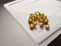 Detail povrchu keramického dřezu Franke