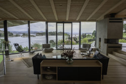 Na ostrově Finnøy vyrostl dům s výhledy na oceán. Navrhla ho architektonická kancelář Helen & Hard.