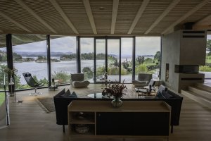 Na ostrově Finnøy vyrostl dům s výhledy na oceán. Navrhla ho architektonická kancelář Helen & Hard.