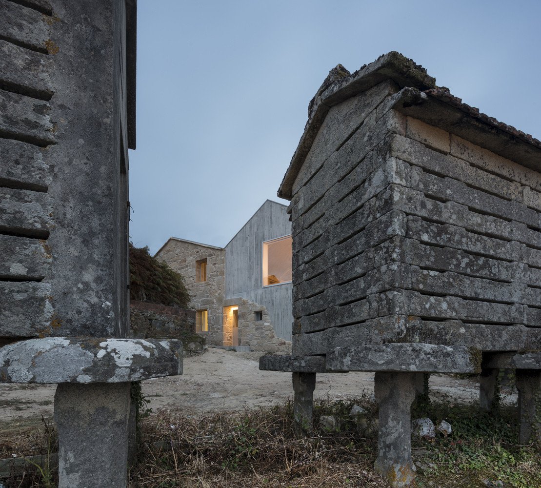 Rekonstrukce a dostavba rodinného domu v Muros, fuertes-penedo arquitectos © Héctor Santos-Díez