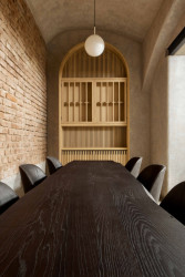 Interiér vinárny WineList od studia Collarch