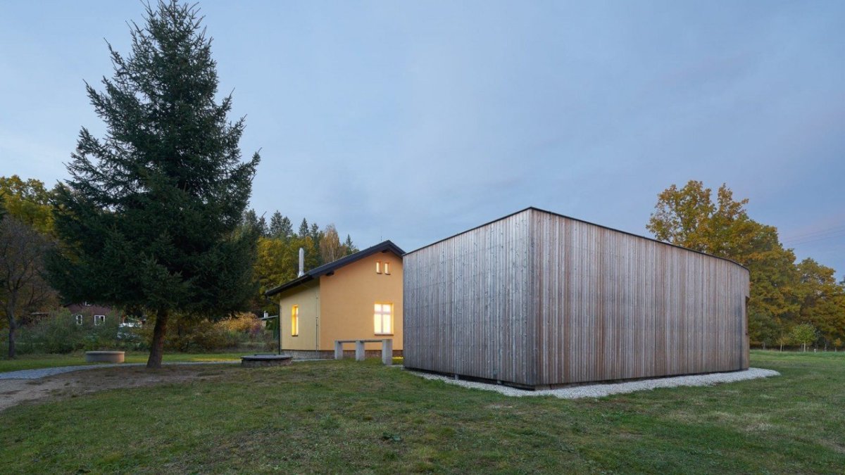 Sociální bydlení Sananim v Heřmani od architekta Jakuba Našince