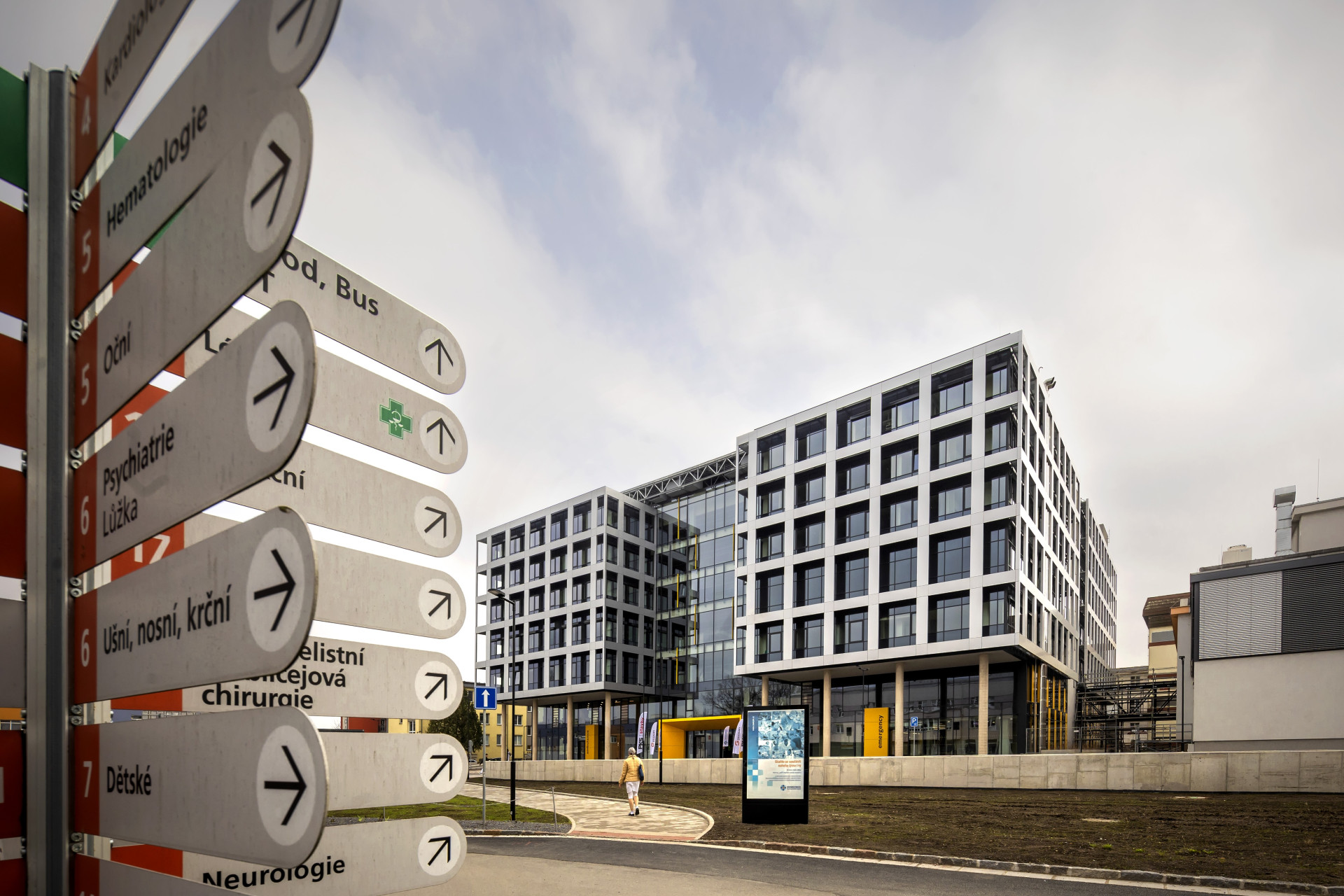Pardubický kraj má nový pavilon urgentního příjmu. V orientaci zde pomáhají barvy.