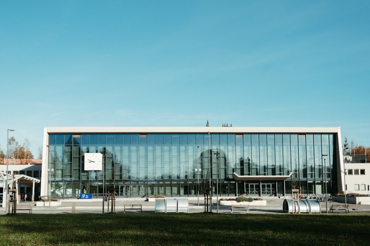 KOHLarchitekti zrekonstruovali nádražní halu v Havířově, nově slouží jako sportovně-kulturní centrum