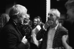 Druhým kandidátem je výtvarník Jan Stolín, na fotografii se svým bratrem architektem Petrem Stolínem (vlevo).