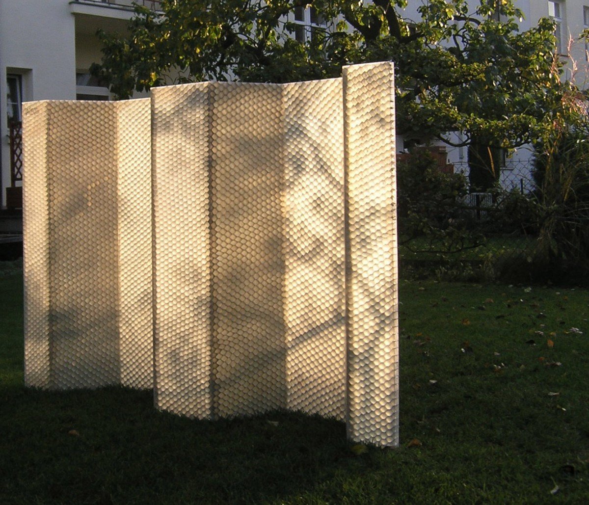 Dům - zahrada v Dolních Chabrech, vzorek materiálu pro fasádu, Šépka architekti,