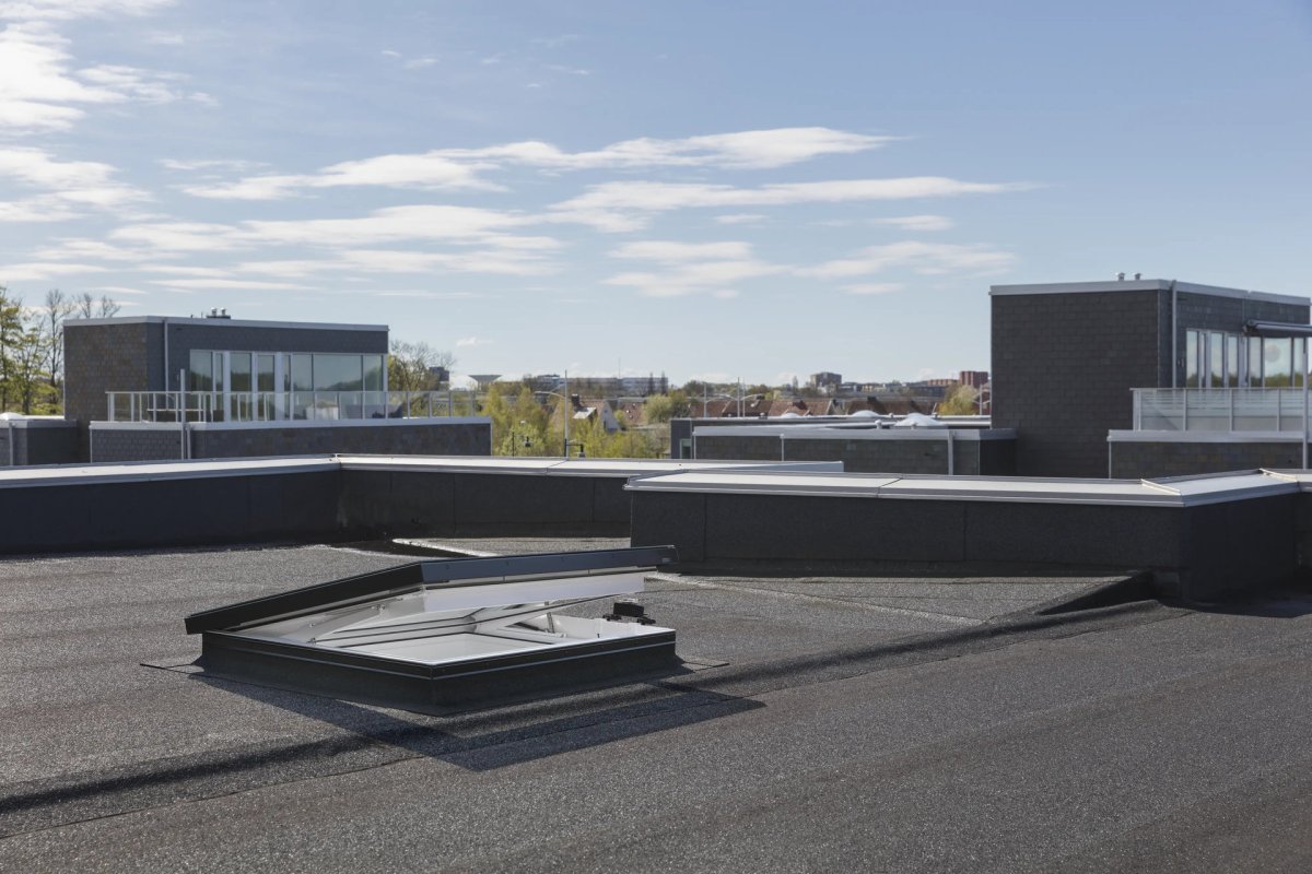 Nový elektrický výlez pro ploché střechy VELUX