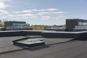 Nový elektrický výlez pro ploché střechy VELUX