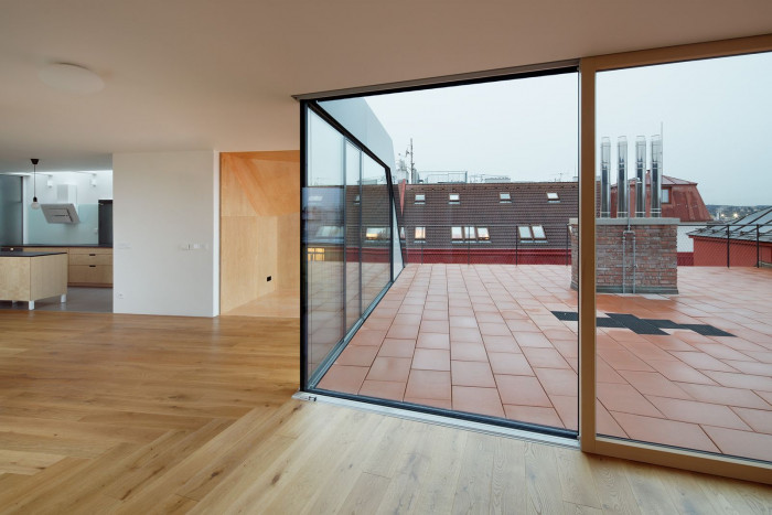 Uhlík architekti, Činžovní dům Letná, nástavba – foto