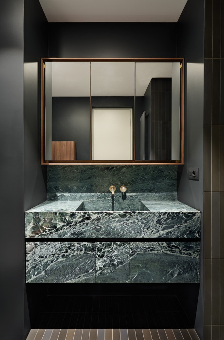 Byt s tajnou koupelnou, Markéta Bromová, Lenka Míková