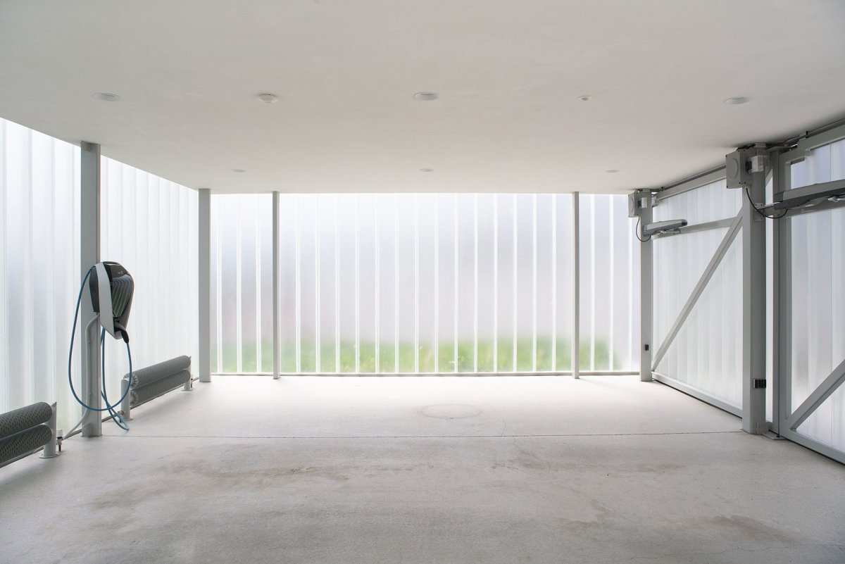 Garáž umístěná na střeše (Vila za Prahou, Nacházel architekti)