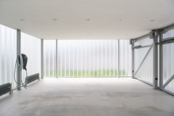 Garáž umístěná na střeše (Vila za Prahou, Nacházel architekti)