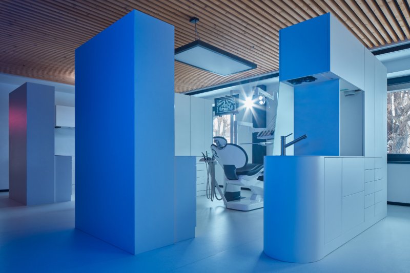 Dentální klinika myTREEDK v Opavě, QARTA Architektura / David Wittassek