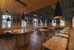 Pod vedením architekta Stanislava Fialy zde vznikla současná hospoda U Matěje. (Restaurace u Matěje, navrhl Stanislav Fiala)