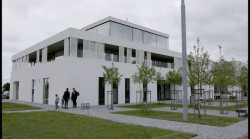 Obcení úřad v Palkovicích (snímek k filmu Muž, který sázel domy)