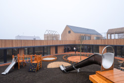 Hrací prvky v mateřské škole v Plzni Újezdě