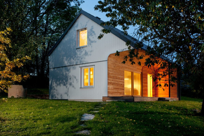 Dům pod třešní, MAJO