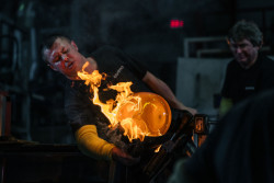 Česká komora architektů s českou sklářskou značkou Bomma vyhlašují soutěž o podobu trofeje pro oceněné v rámci České ceny za architekturu.