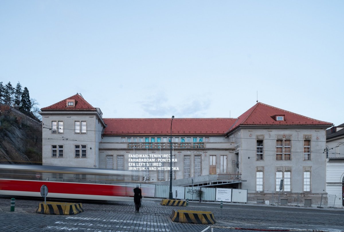 Během rekonstrukce  bylo potřeba odstranit většinu původních vnitřních konstrukcí. Z budovy tak zbyly především obvodové zdi.