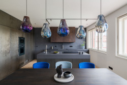 Mají interiér, kde je vše propojeno se vším. (Rekonstrukce bytu na Vinohradech, Obliqo )