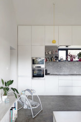 Bydloarchitekti - Vesnický dům Polanka nad Odrou: Interiéru vládnou světlé odstíny