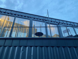 Kavárna Kontejner na Ortenově náměstí od Collarch studia