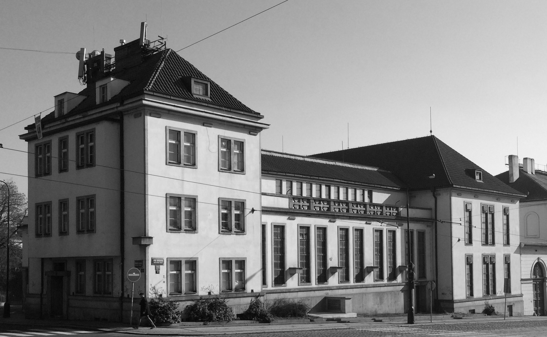 Archivní fotografie zachycující původní stav Zengerovy trafostanice.