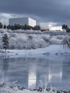 Vítězný návrh architektonického studia JIKA-CZ s.r.o. na depozitární komplex Národní galerie Praha. Vizualizace: monolot