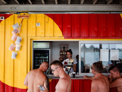 JRKVC, 5KA / Bufet z lodných kontajnerov – foto